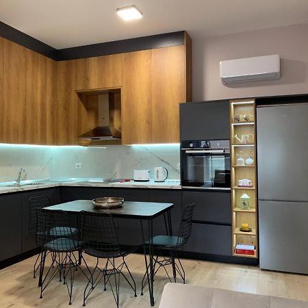 Lovely 1-Bedroom Condo In Tirana Wifi-Netflix-Ac מראה חיצוני תמונה