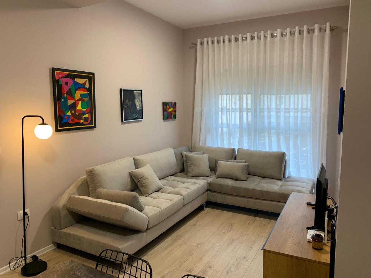 Lovely 1-Bedroom Condo In Tirana Wifi-Netflix-Ac מראה חיצוני תמונה