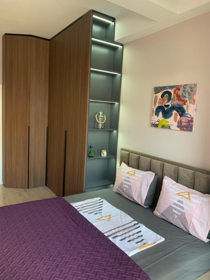 Lovely 1-Bedroom Condo In Tirana Wifi-Netflix-Ac מראה חיצוני תמונה