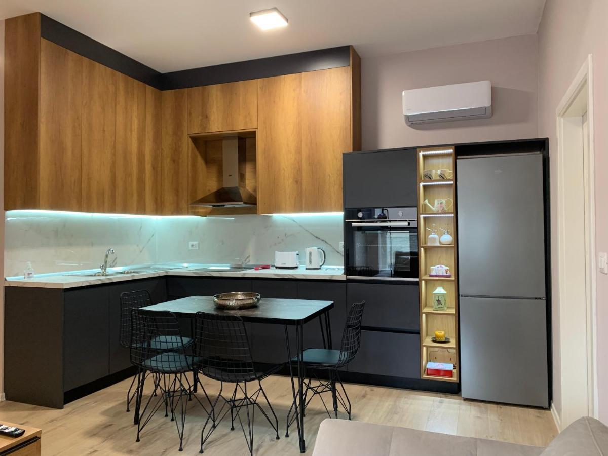 Lovely 1-Bedroom Condo In Tirana Wifi-Netflix-Ac מראה חיצוני תמונה