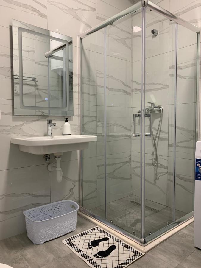 Lovely 1-Bedroom Condo In Tirana Wifi-Netflix-Ac מראה חיצוני תמונה