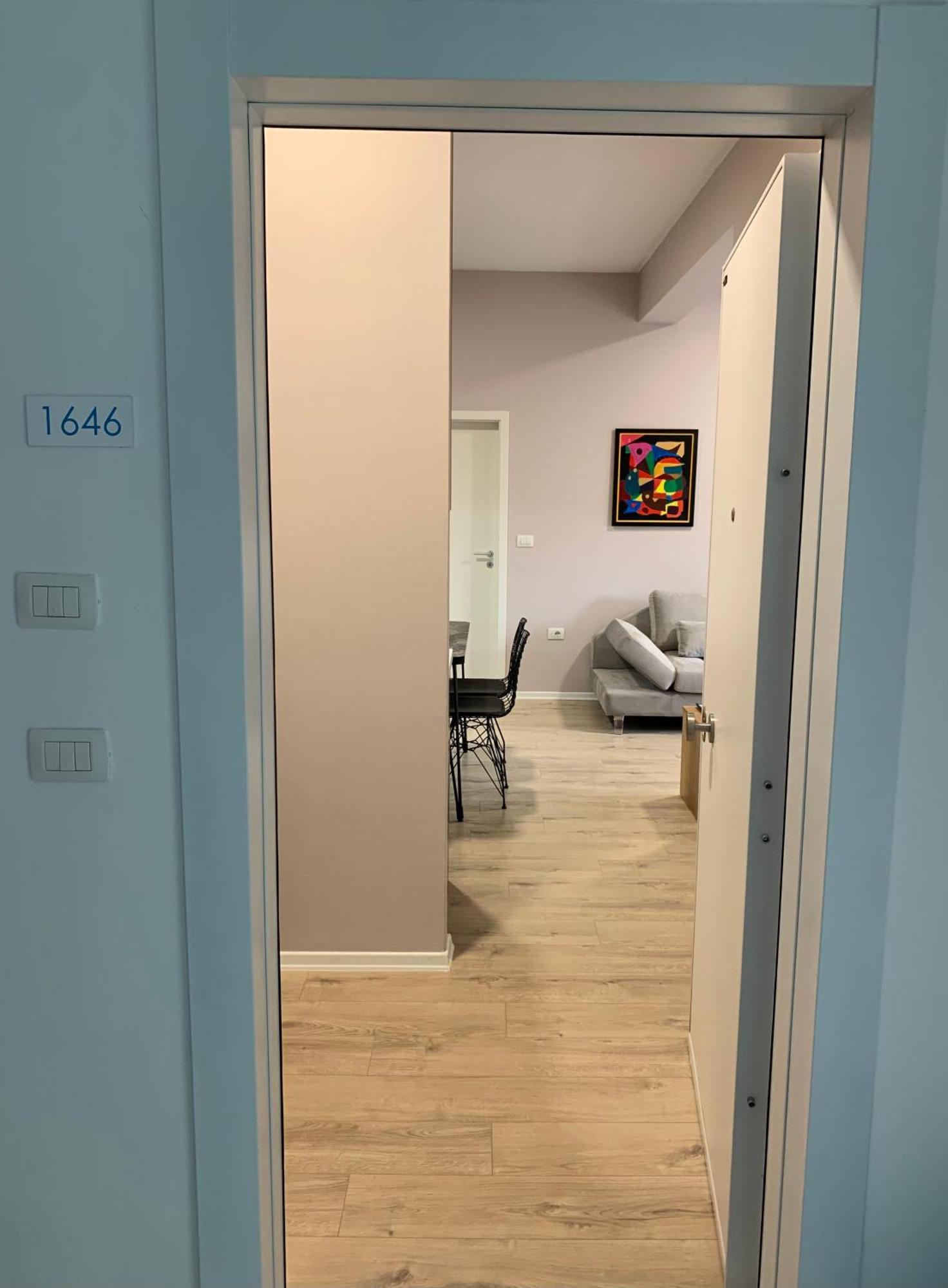 Lovely 1-Bedroom Condo In Tirana Wifi-Netflix-Ac מראה חיצוני תמונה